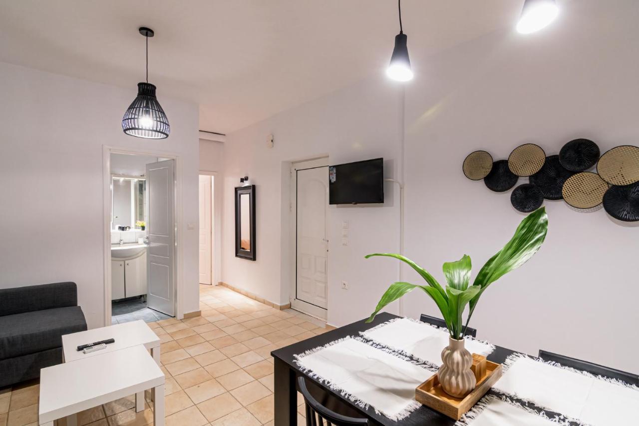 Bona'S Guest House Agia  ภายนอก รูปภาพ