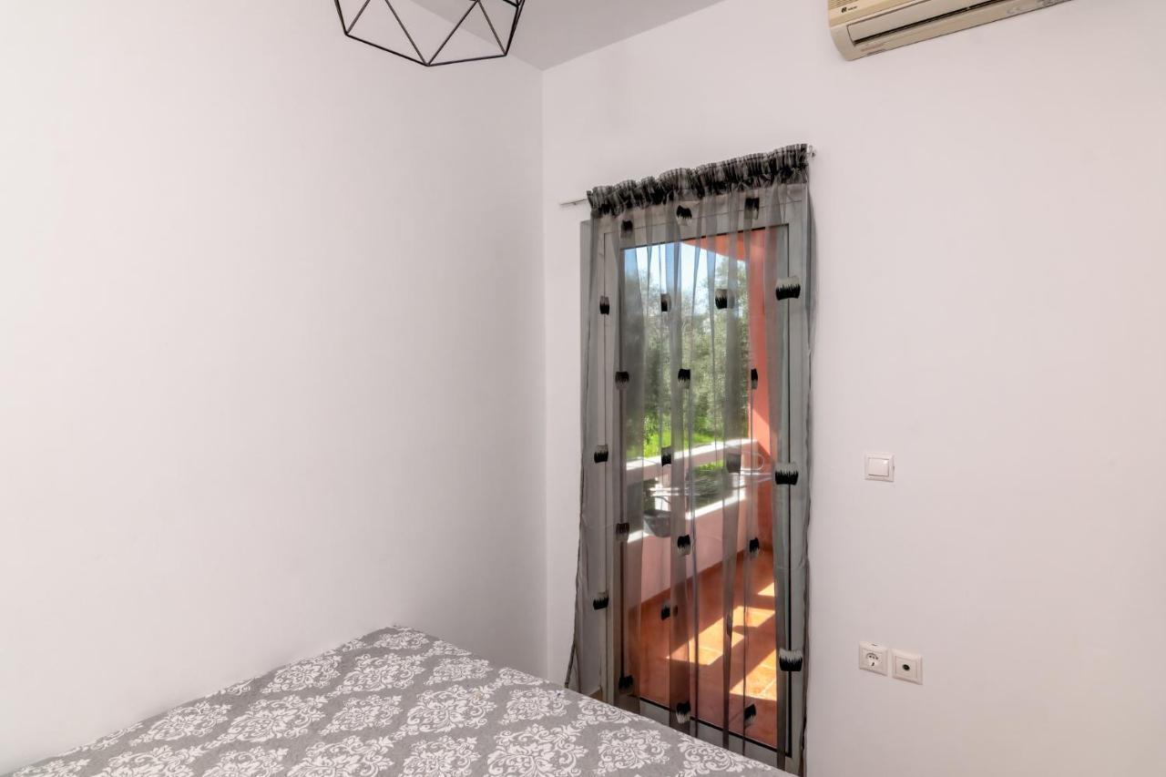 Bona'S Guest House Agia  ภายนอก รูปภาพ