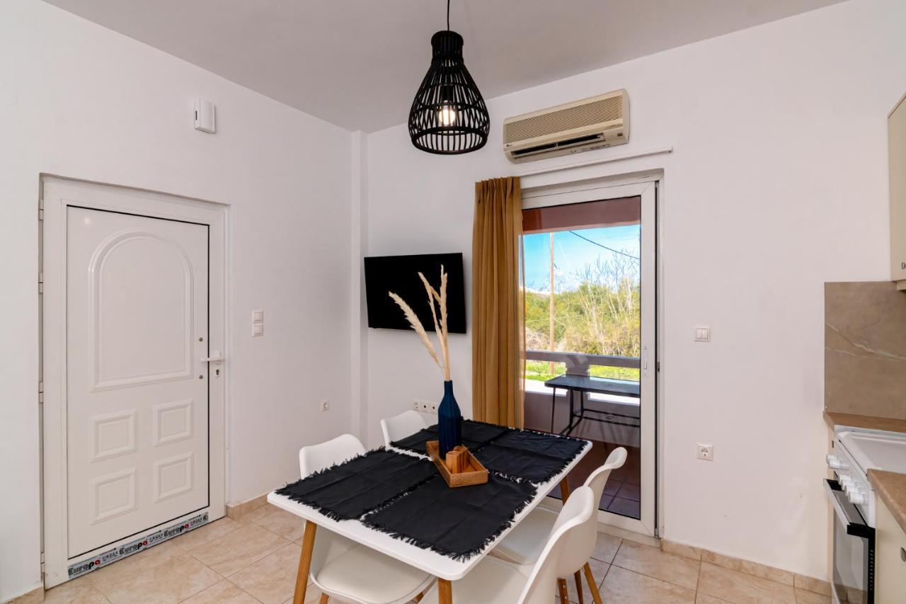 Bona'S Guest House Agia  ภายนอก รูปภาพ