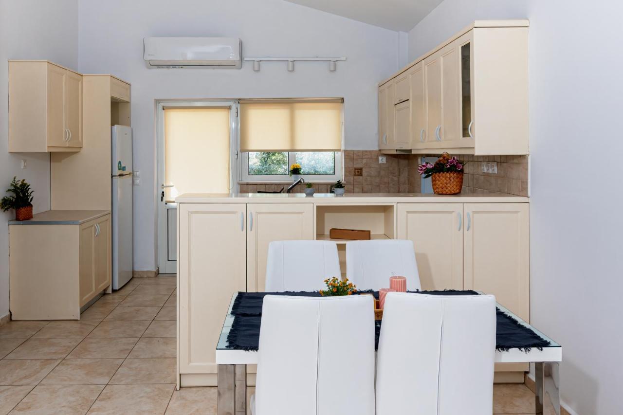 Bona'S Guest House Agia  ภายนอก รูปภาพ