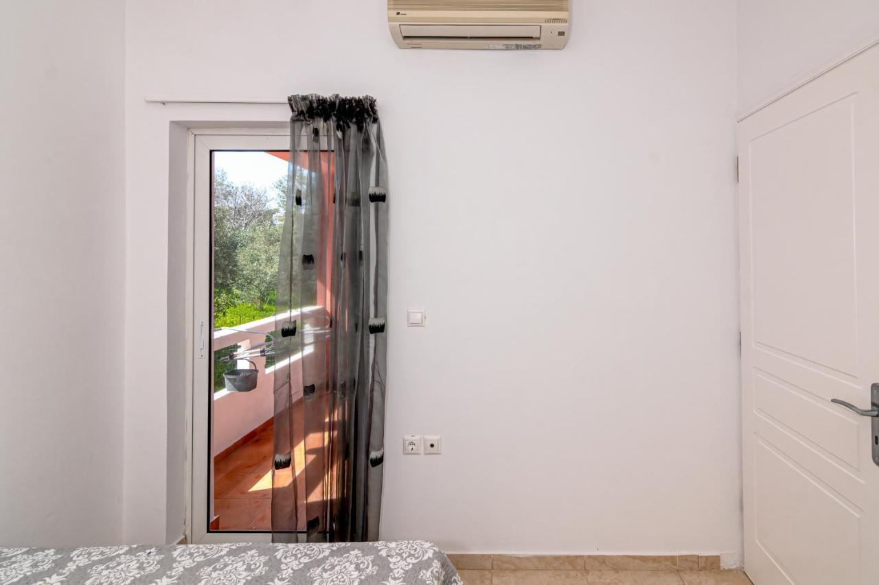 Bona'S Guest House Agia  ภายนอก รูปภาพ